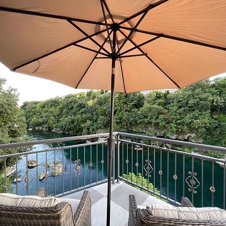 מוסטר Kovac Riverfront Apartments מראה חיצוני תמונה