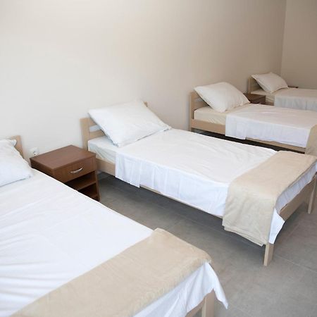 מוסטר Kovac Riverfront Apartments מראה חיצוני תמונה