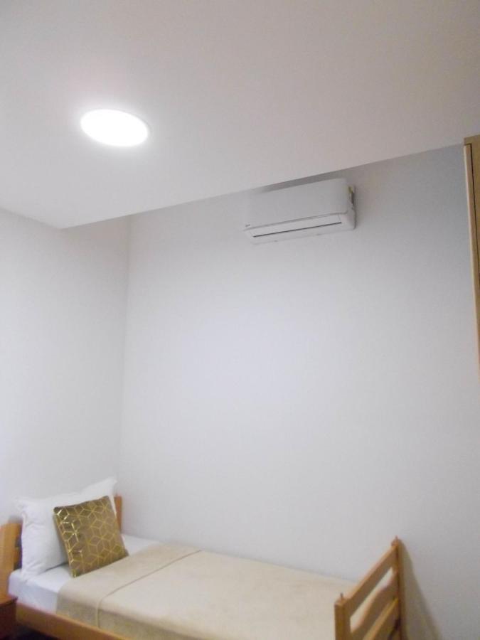 מוסטר Kovac Riverfront Apartments מראה חיצוני תמונה