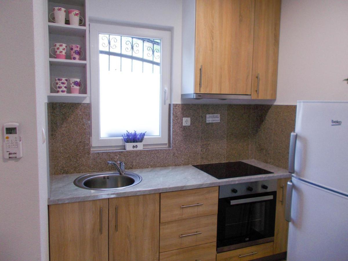 מוסטר Kovac Riverfront Apartments מראה חיצוני תמונה