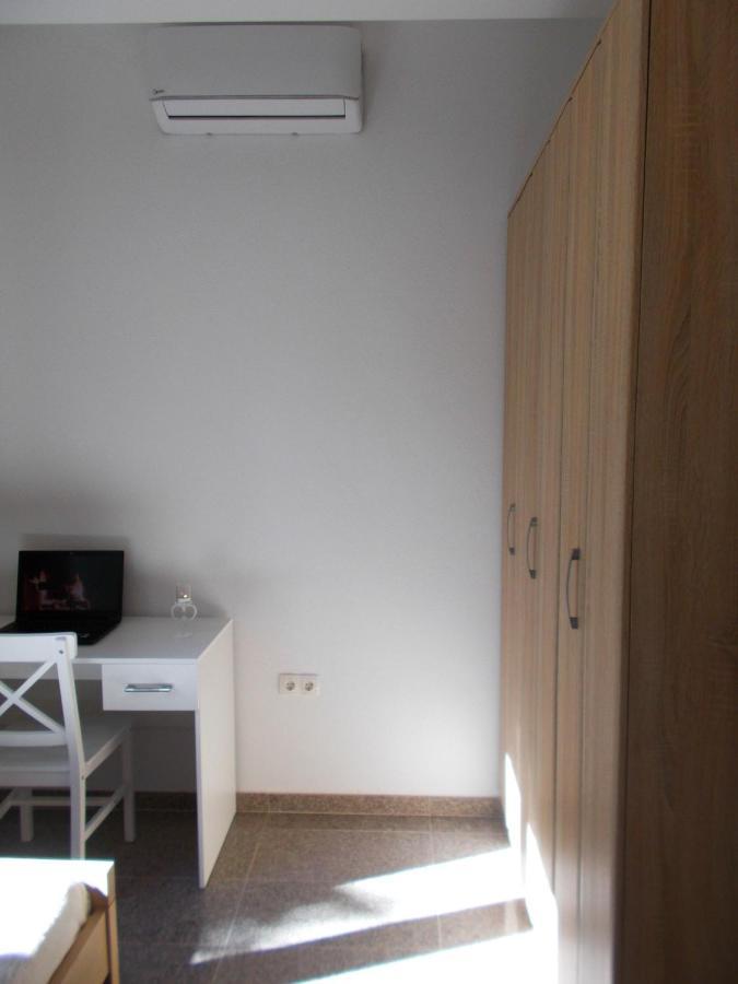 מוסטר Kovac Riverfront Apartments מראה חיצוני תמונה