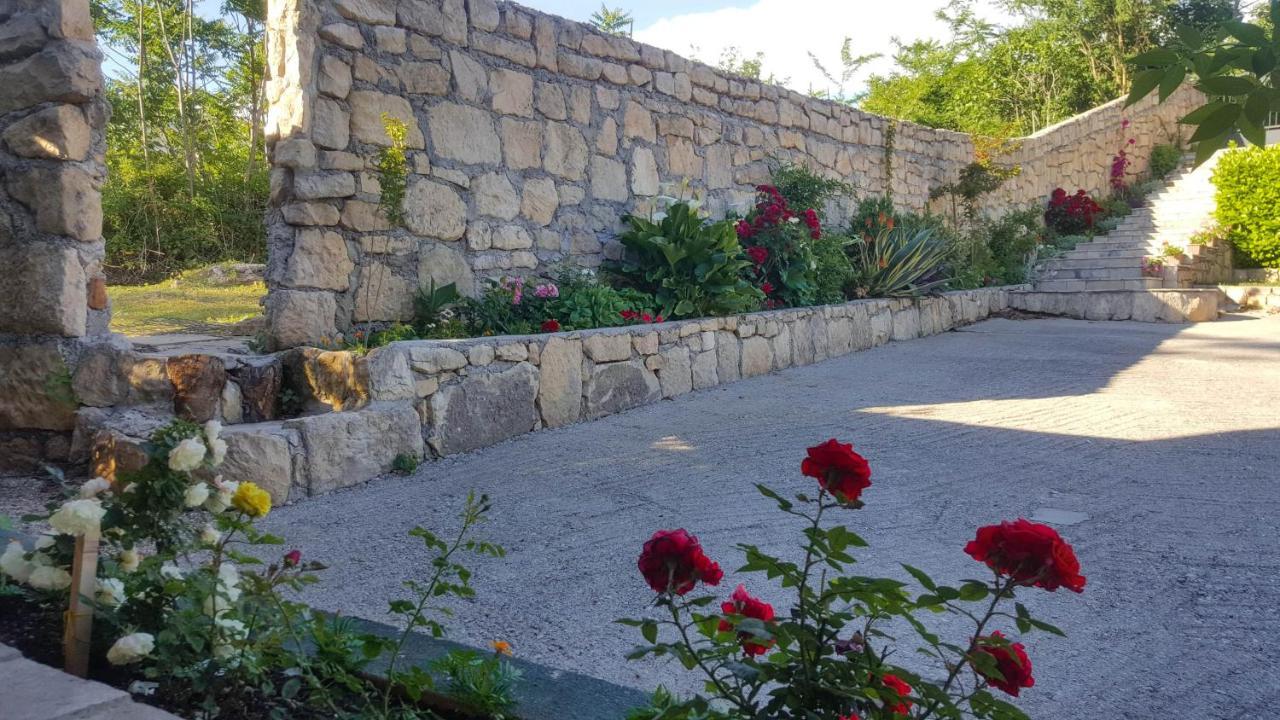 מוסטר Kovac Riverfront Apartments מראה חיצוני תמונה