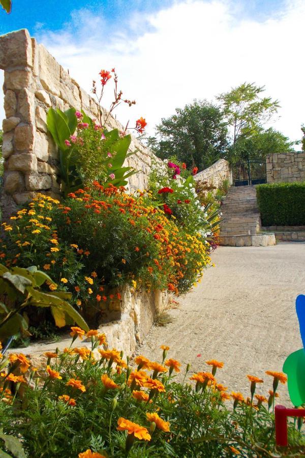 מוסטר Kovac Riverfront Apartments מראה חיצוני תמונה