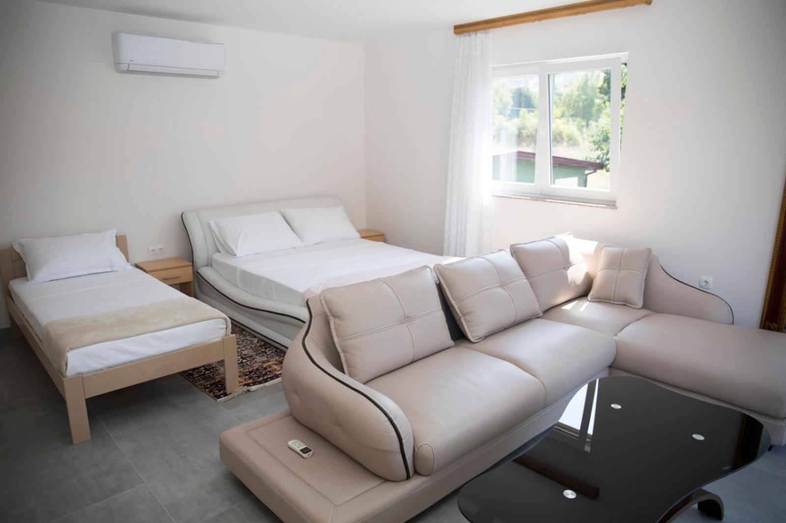 מוסטר Kovac Riverfront Apartments מראה חיצוני תמונה