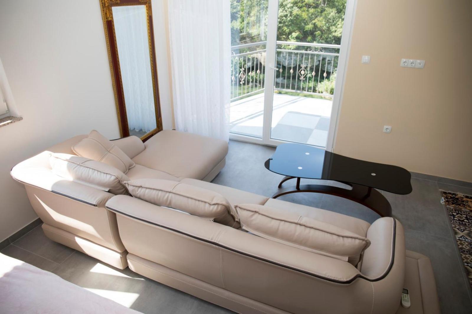 מוסטר Kovac Riverfront Apartments מראה חיצוני תמונה