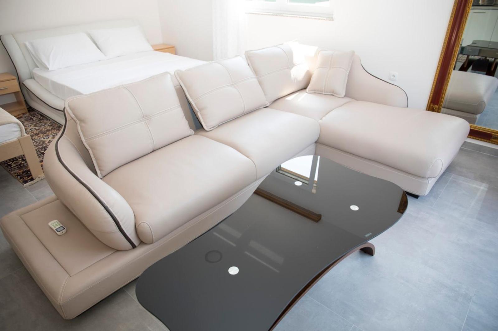 מוסטר Kovac Riverfront Apartments מראה חיצוני תמונה