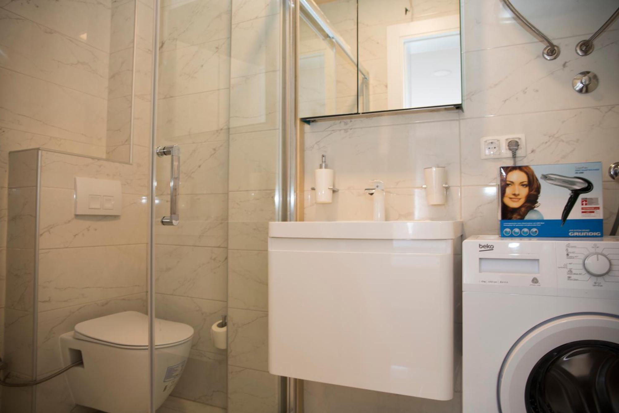 מוסטר Kovac Riverfront Apartments מראה חיצוני תמונה
