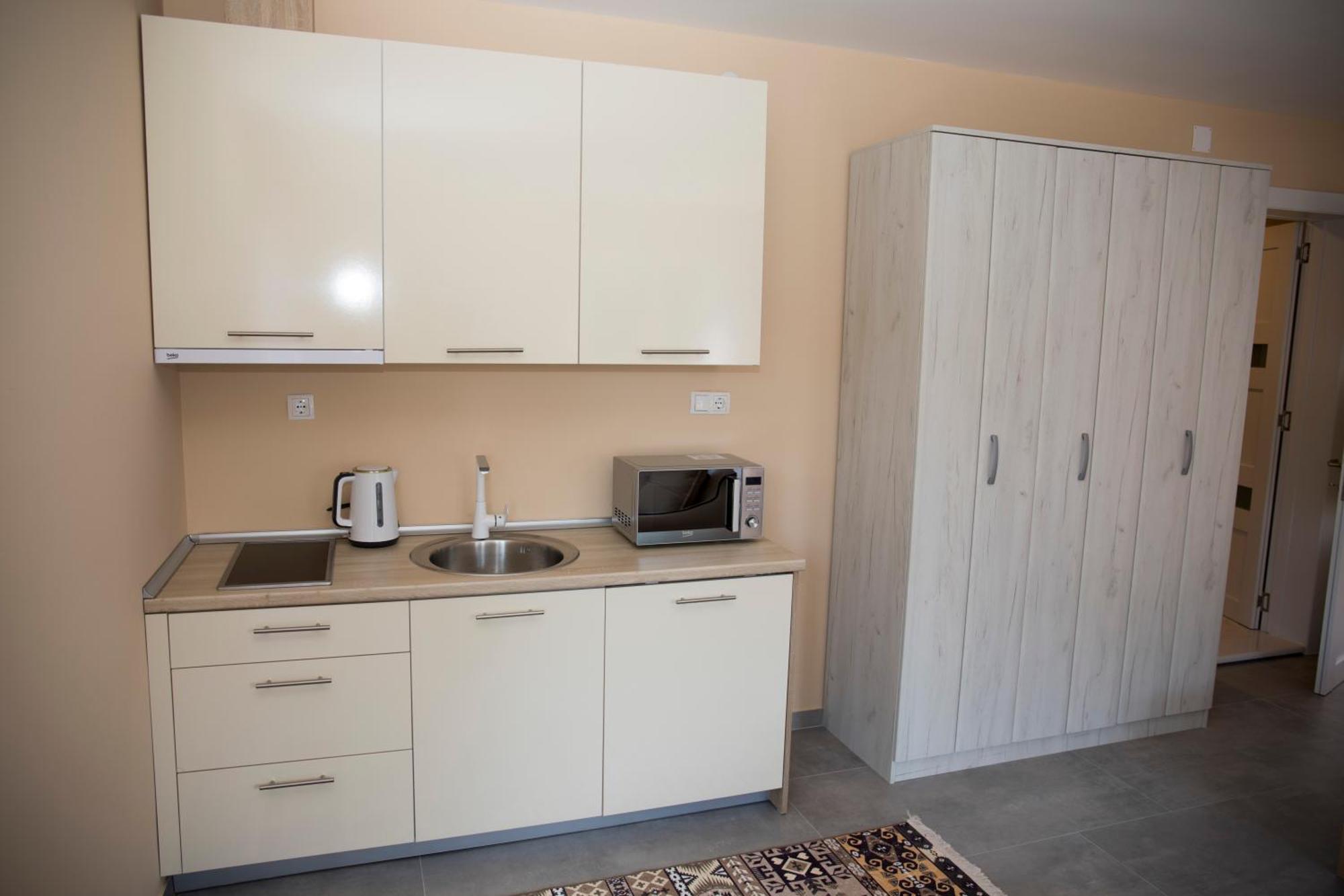 מוסטר Kovac Riverfront Apartments מראה חיצוני תמונה