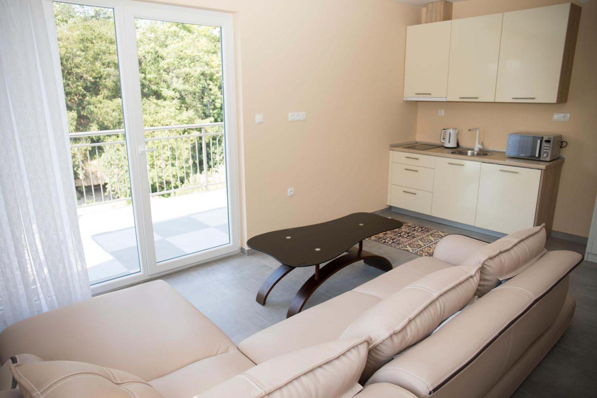 מוסטר Kovac Riverfront Apartments מראה חיצוני תמונה