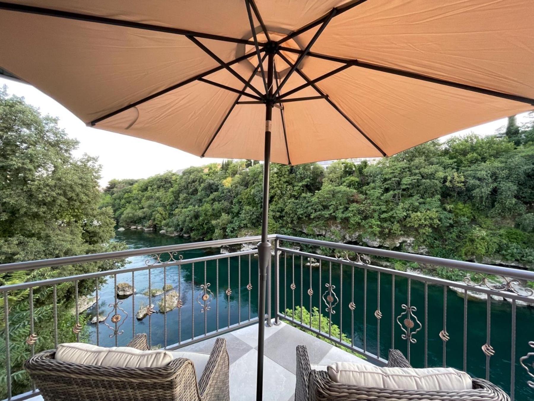 מוסטר Kovac Riverfront Apartments מראה חיצוני תמונה