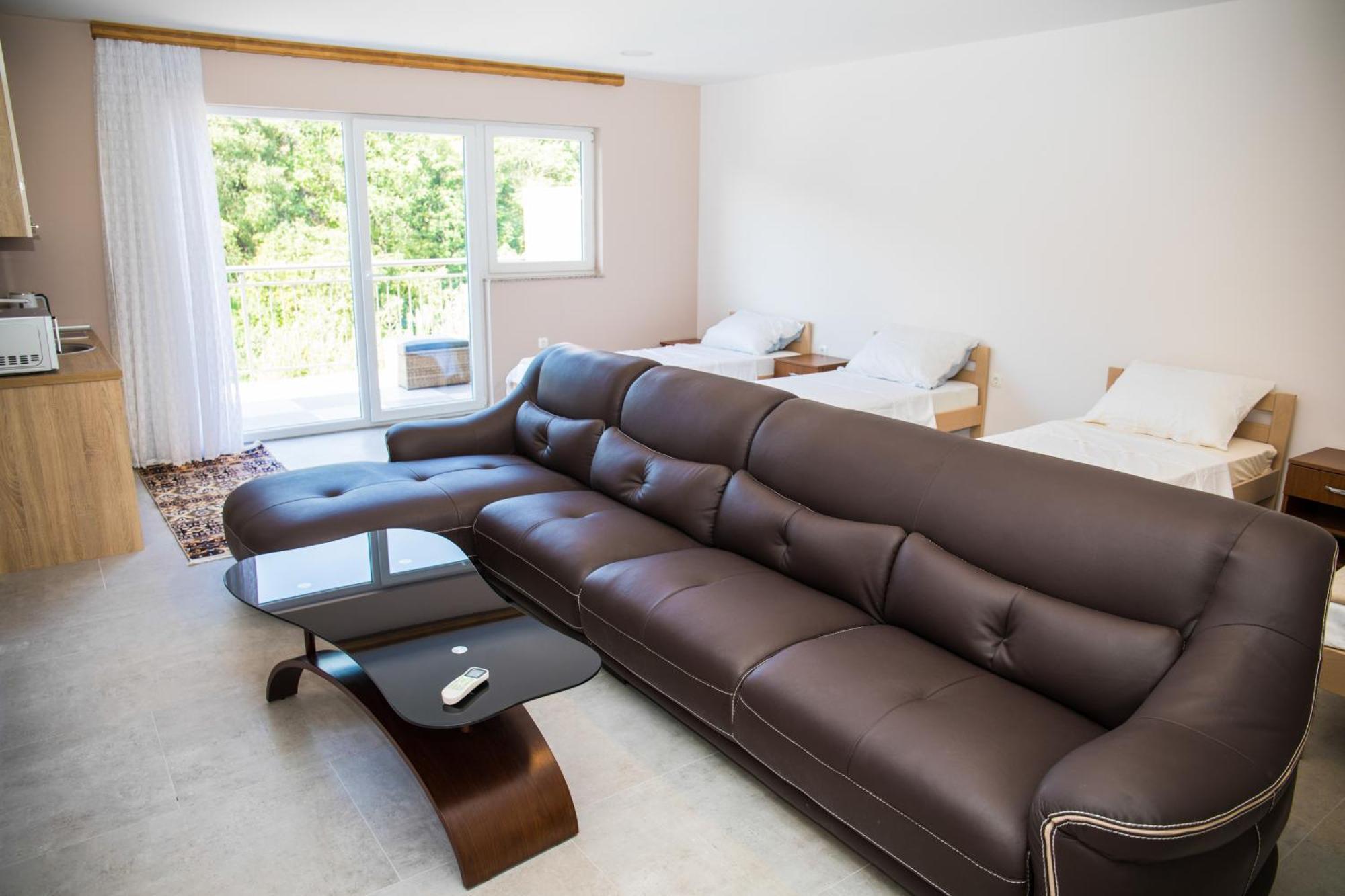 מוסטר Kovac Riverfront Apartments מראה חיצוני תמונה