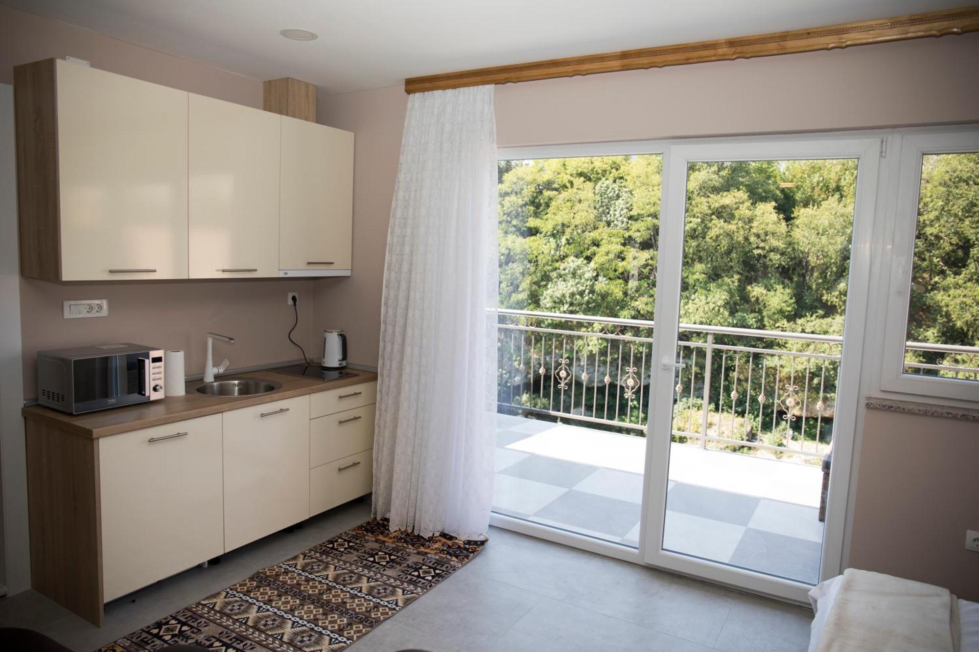 מוסטר Kovac Riverfront Apartments מראה חיצוני תמונה