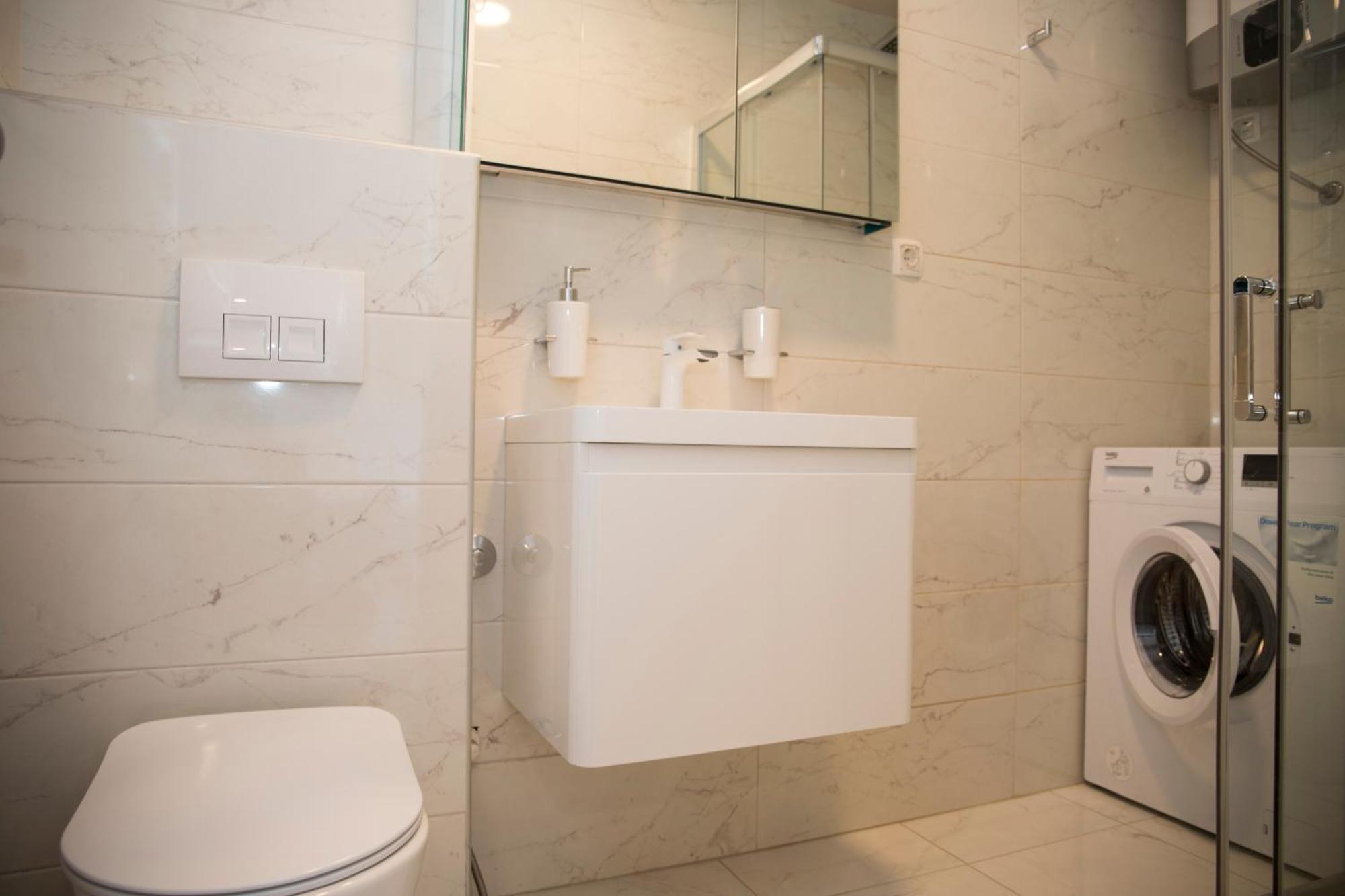 מוסטר Kovac Riverfront Apartments מראה חיצוני תמונה