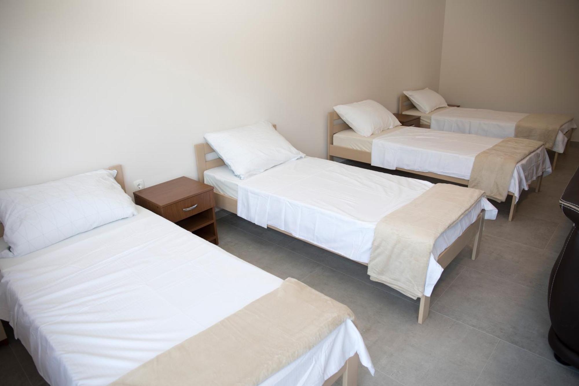 מוסטר Kovac Riverfront Apartments מראה חיצוני תמונה